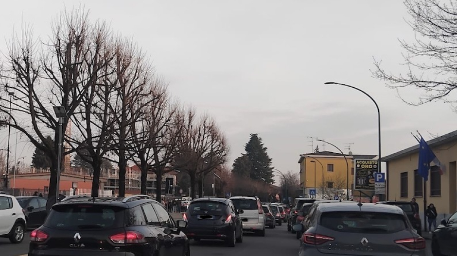 Primo week-end con aria di primavera: in tanti ad Arona